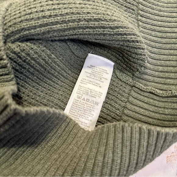 J.Crew men’s sweater (size xl) hunter green.  Pre-owned - Picture 11 of 15